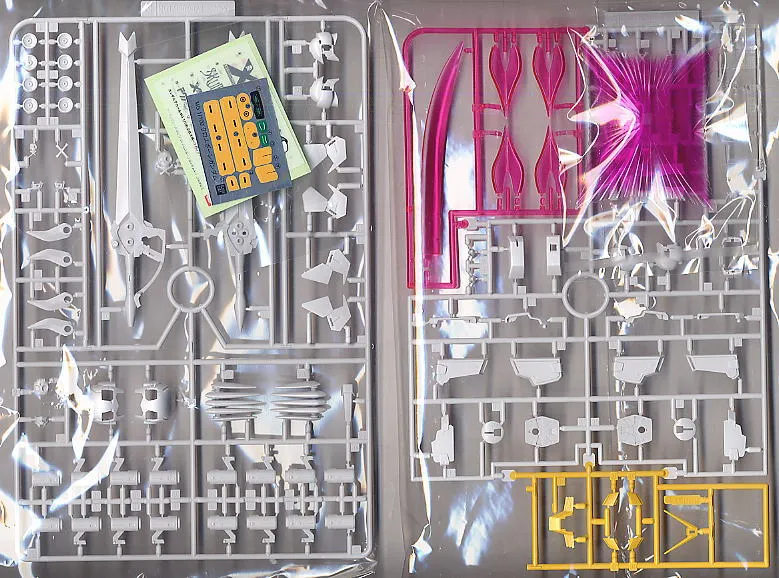 GUNDAM - MG 1/100 Crossbone Full Cloth Gundam - Model Kit